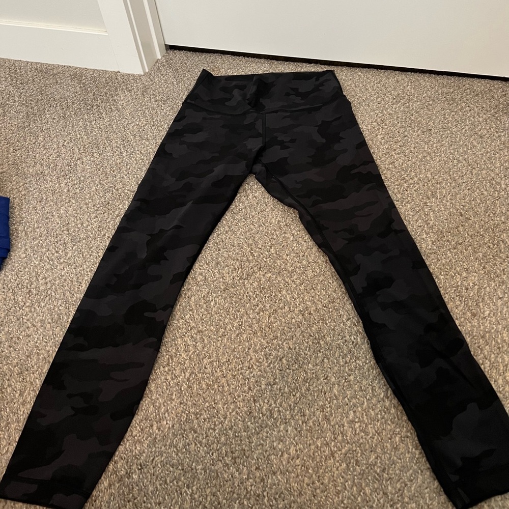 Lululemon Camo Wunder Under Leggings size 8 - Picture 3 of 3